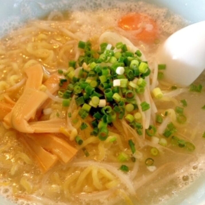 生麺☆もやしたっぷり塩ラーメン